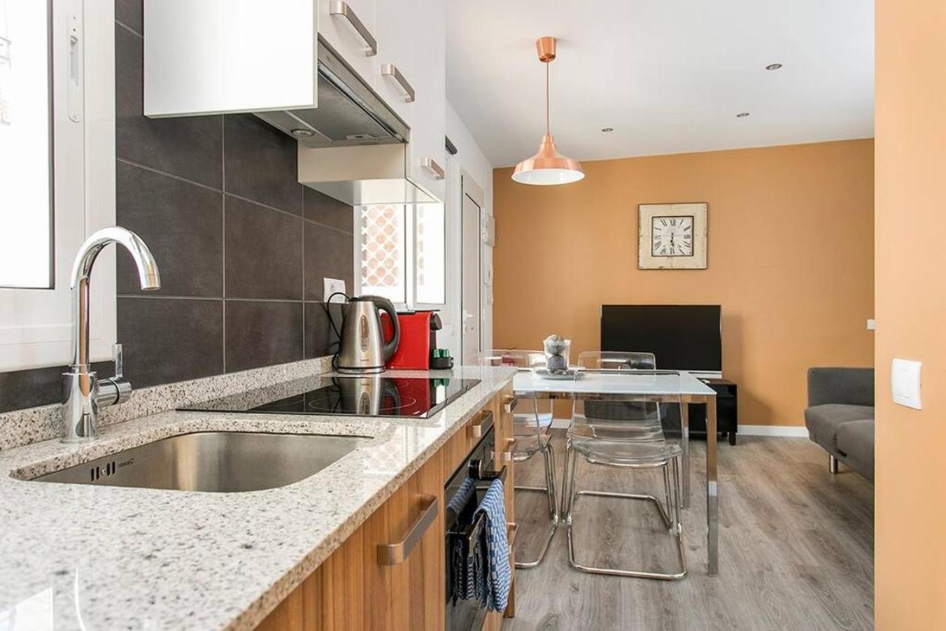 Апартаменти Cozy&New With Terrace Л'Успіталет-да-Любрагат Екстер'єр фото