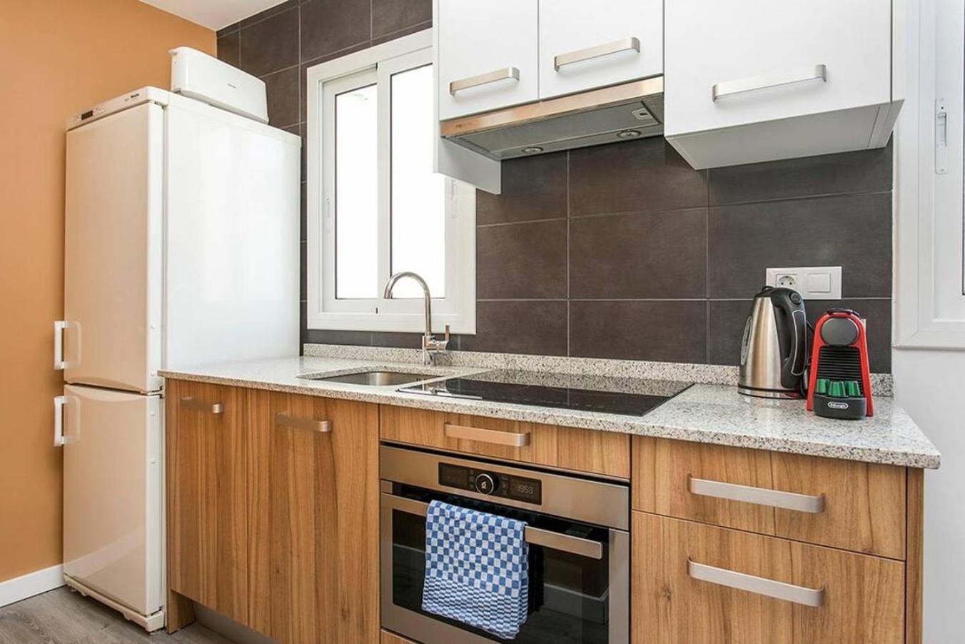 Апартаменти Cozy&New With Terrace Л'Успіталет-да-Любрагат Екстер'єр фото